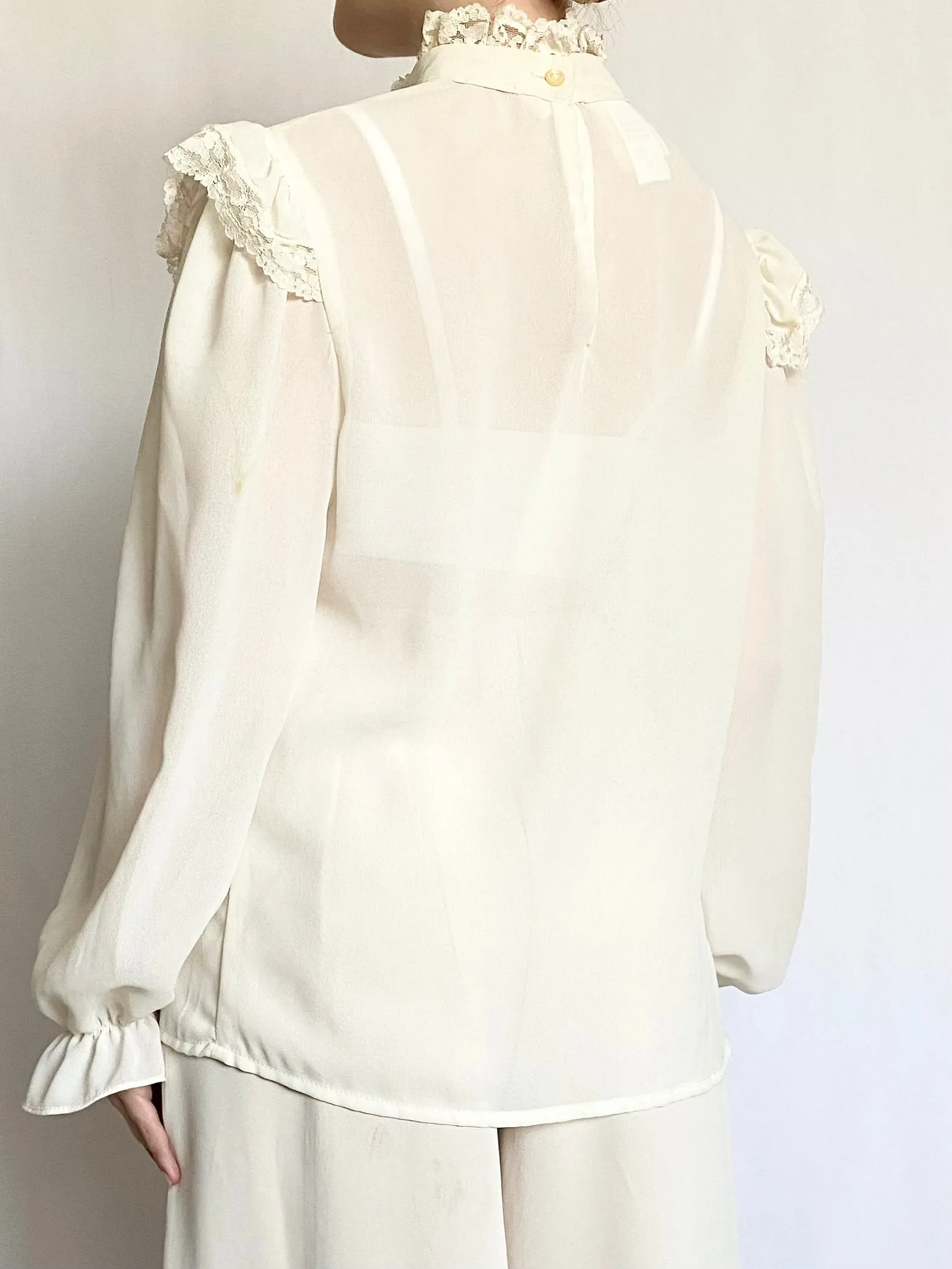 Poet Sleeve Lace Ruffle 1970s Blouse (M)