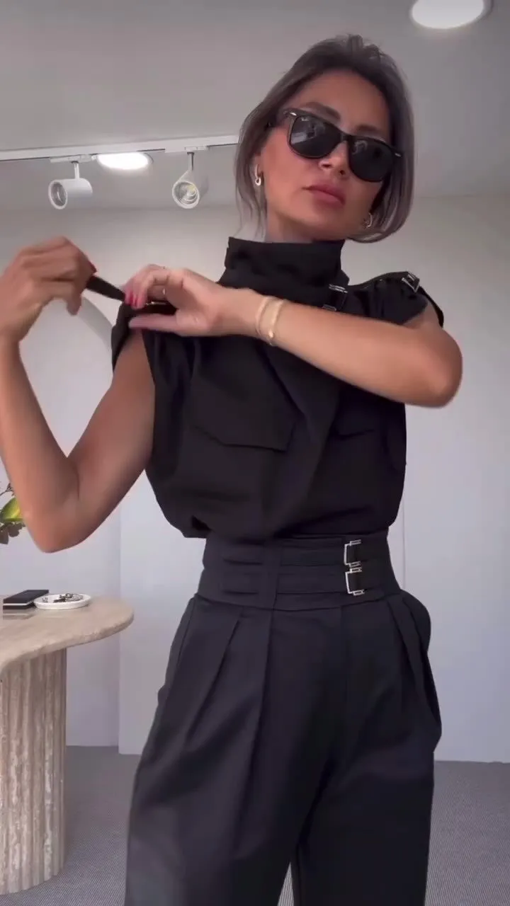 Slim-fit suit with high-neck vest