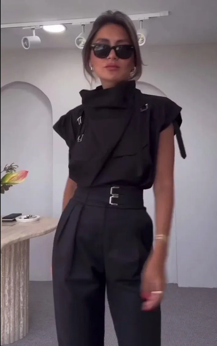 Slim-fit suit with high-neck vest