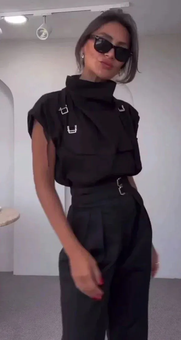Slim-fit suit with high-neck vest